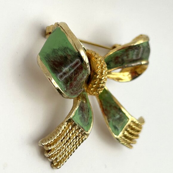 Hattie Carnegie Bow Green Enamel Ribbon Brooch Gold Tone Signed 1950s Vintage - Picture 6 of 12